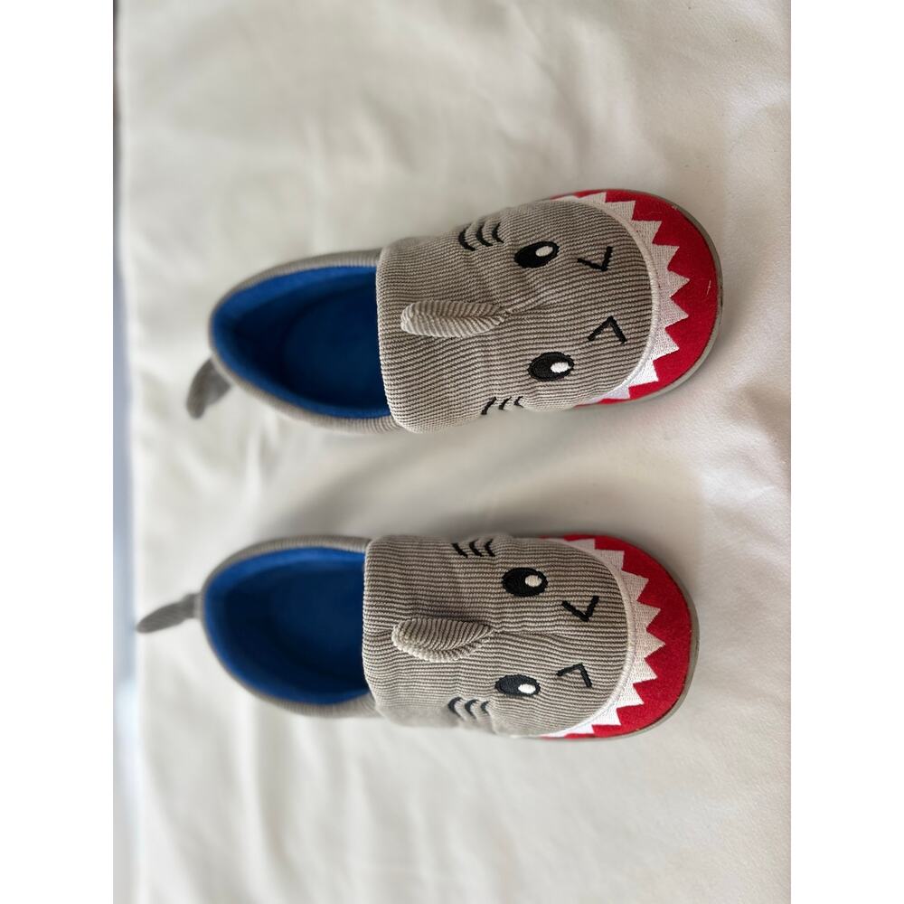 Cat & Jack Boys Gray Shark Slippers Size 11/12 Plush House Shoes Slip-On
